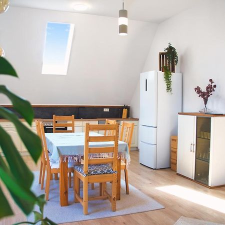 Luxus Apartment! Kueche, Balkon, Netflix, Parkplatz - 8 Personen Ilmmunster Esterno foto